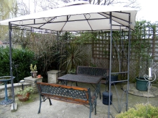 Enjoy Alfresco Eating at this Bed & Breakfast